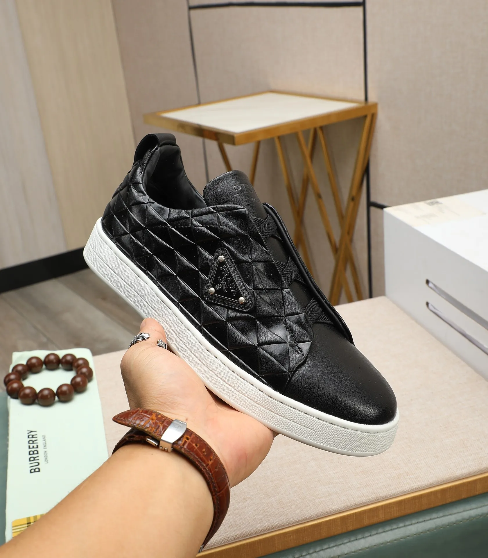 Men's men's shoes💰540🌹🌹[PRADA—Prada] 2024 latest model🙈original replica! 👟👟👟The uppers are made of top-notch workmanship from Italy🇮🇹Imported calfskin❗️The cowhide lining is suitable for travel. The original version has a large engraving sole, making it suitable for all kinds of travels, showing low-key luxury. Let quality speak for itself. Color: Size: 38-44